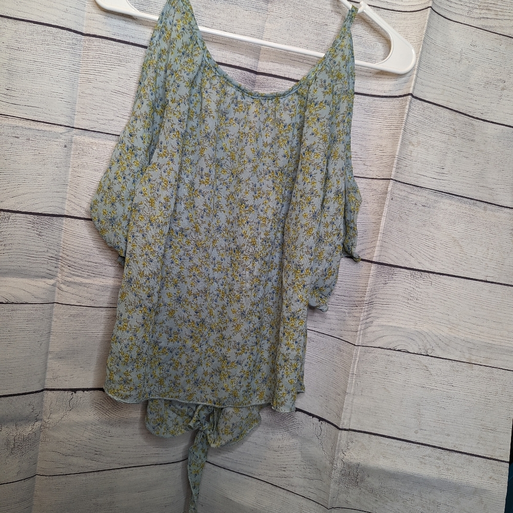 Cold Shoulder Blouse - Picture 3 of 7